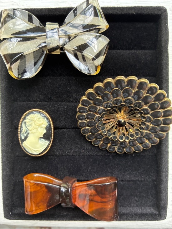 Jewelry - Lot of 4 Unique Rings